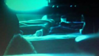 Cycata mamuśka w pończochach zaspokaja wytatuowanego ogiera w łóżku - 2022-04-12 01:02:25